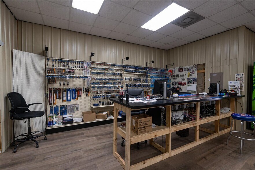 More Photos Of 317 General Daniel Ave N, Danielsville General Retail For Sale