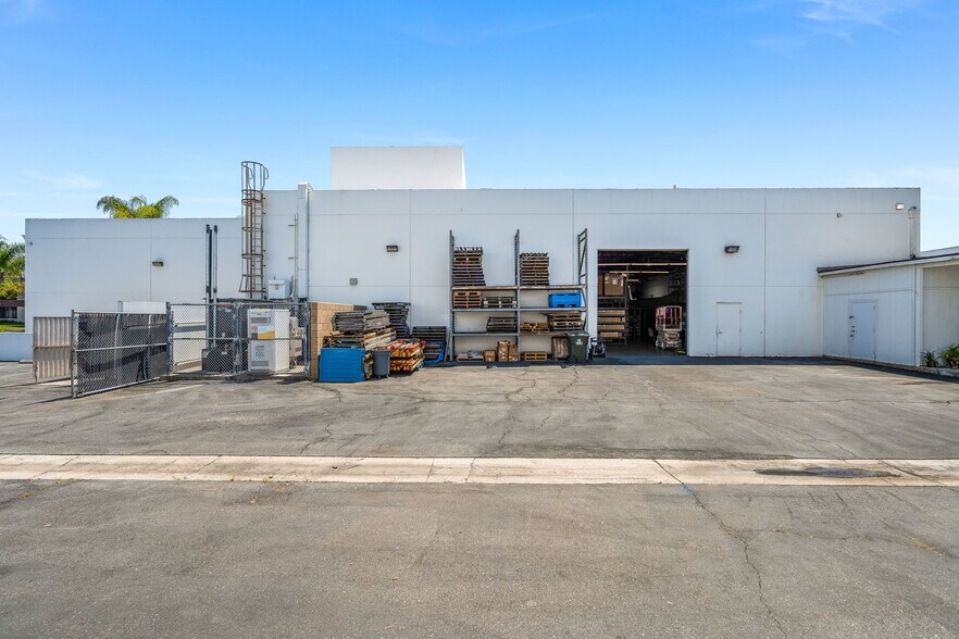 More Photos Of 14291 Commerce Dr, Garden Grove Manufacturing For Sale