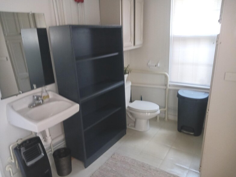 More Photos Of 5870 Easton Rd, Plumsteadville Unknown For Lease