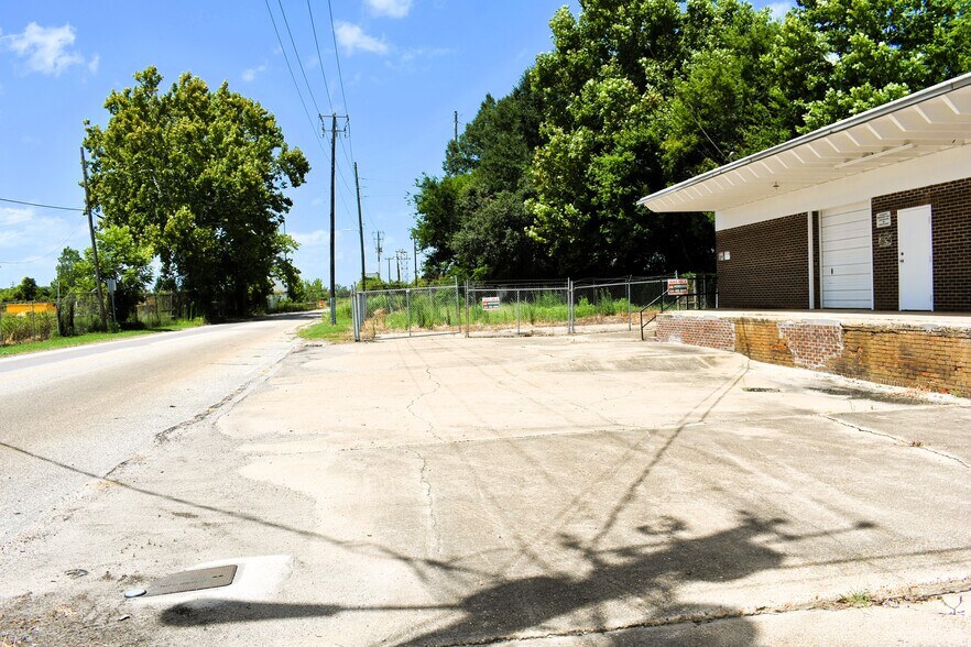 More Photos Of 710 N Perry St, Montgomery Industrial For Lease