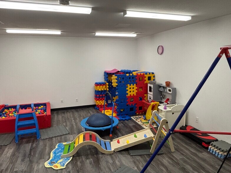 More Photos Of 1306 E Calvada Blvd, Pahrump Office Residential For Lease
