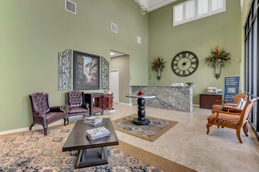 More Photos Of 501 E 7th St, Odessa Office For Sale