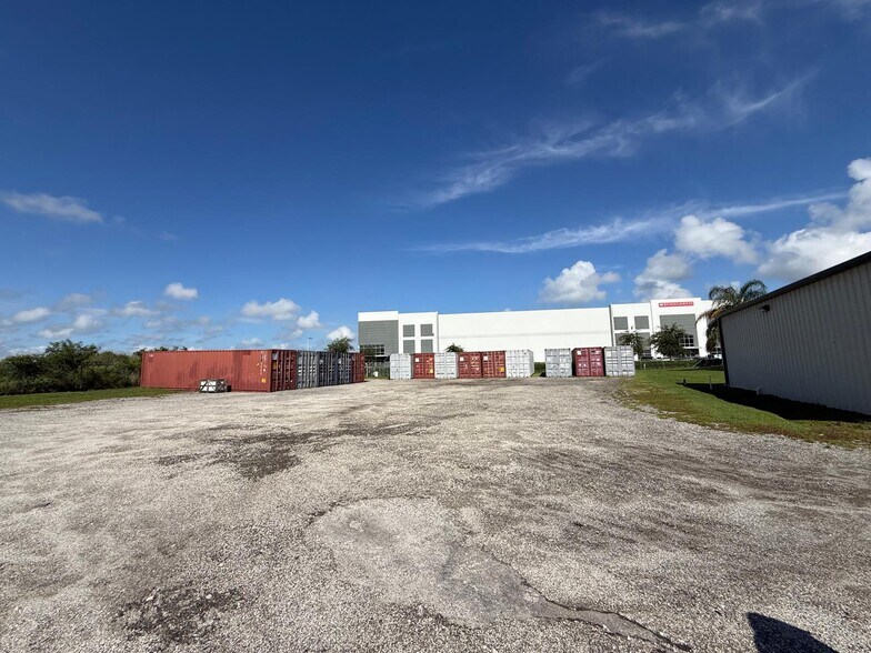 More Photos Of 325 Rand Yard Rd, Sanford Warehouse For Lease