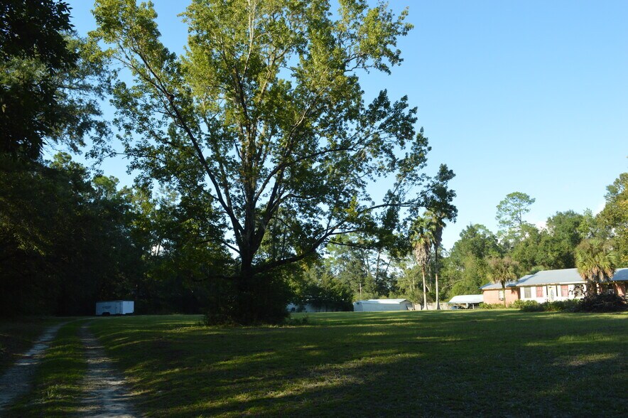 More Photos Of 165 Porsche Ln, Crawfordville Warehouse For Sale