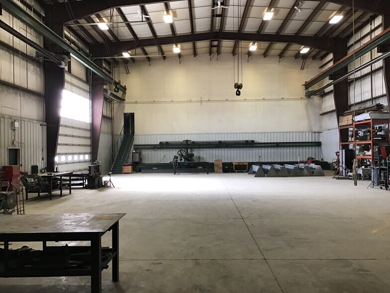 More Photos Of 450144 82nd St E, Aldersyde Manufacturing For Sale