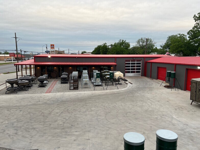 More Photos Of 401 E Central Ave, Comanche Storefront For Sale