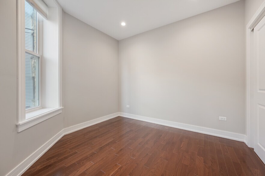 More Photos Of 1710 W Lunt Ave, Chicago Apartments For Sale