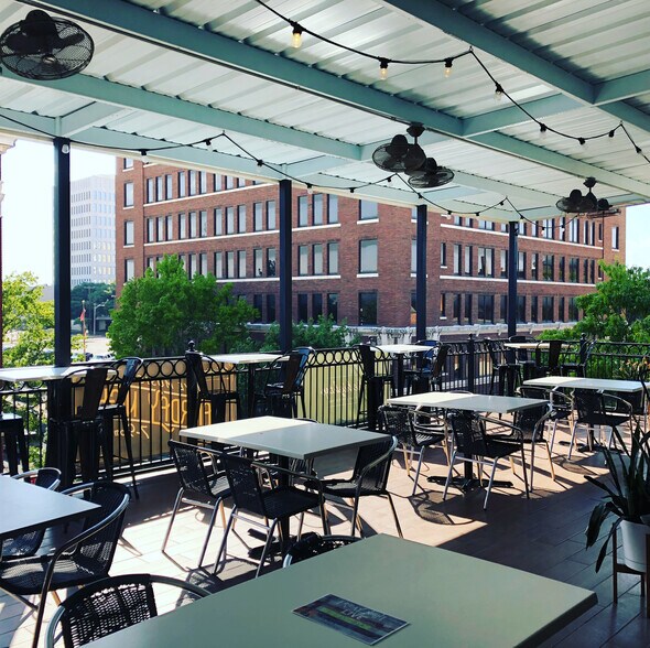 More Photos Of 724 Austin Ave, Waco Restaurant For Lease