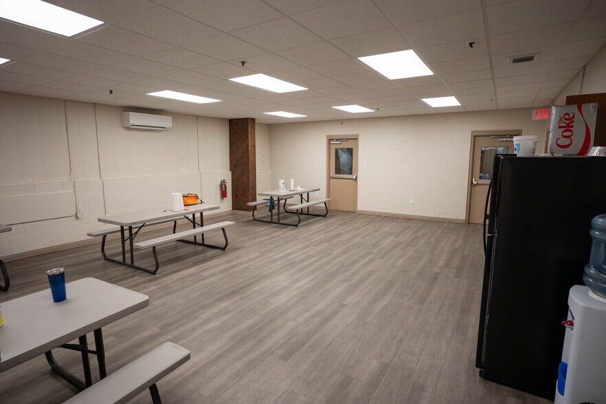 More Photos Of 362 Brickyard Hill Rd, Ruffs Dale Manufacturing For Sale