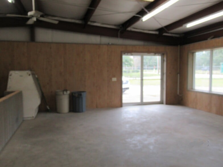 More Photos Of 220 SE Pike Rd, Sumter Garden Center For Lease