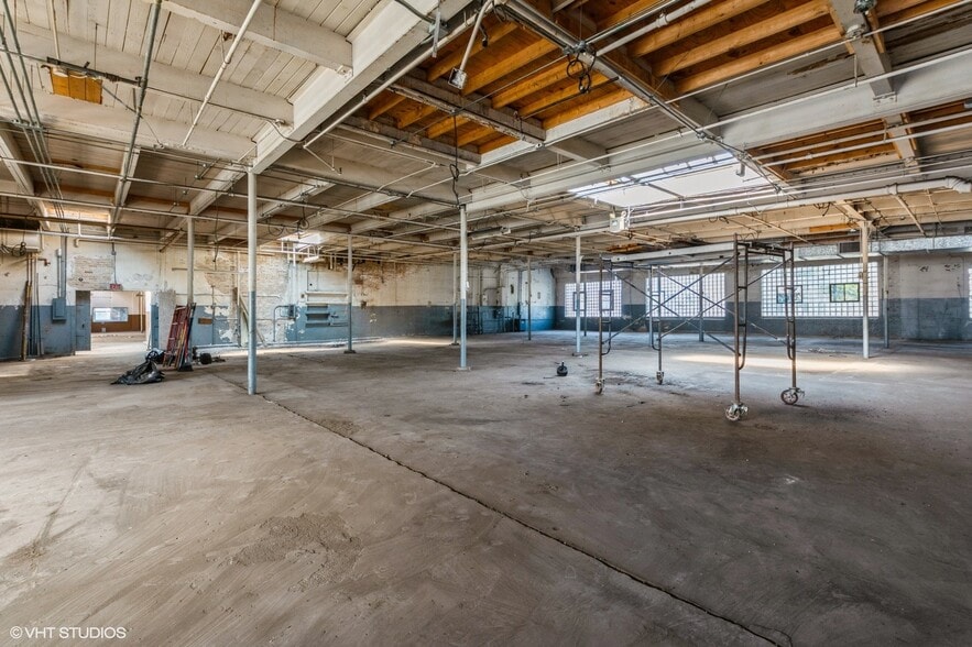 More Photos Of 5041-5047 N Western Ave, Chicago Flex For Lease