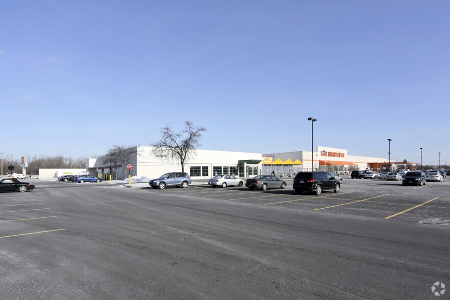 More Photos Of 17W714-17W734 22nd St, Oakbrook Terrace Freestanding For Lease