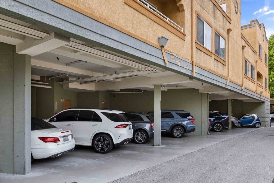 More Photos Of 577 Laurel St, San Carlos Apartments For Sale