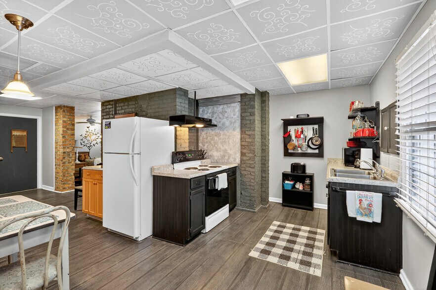 More Photos Of 178 S Caldwell St, Brevard Specialty For Sale