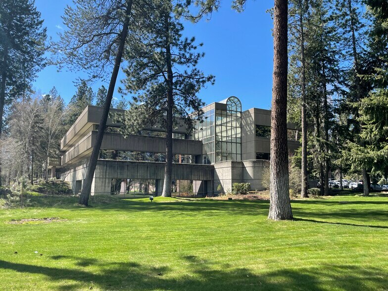 More Photos Of 6500 N Mineral Dr, Coeur d'Alene Office For Sale