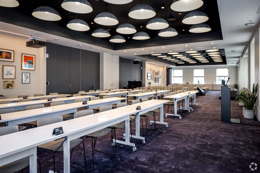 More Photos Of 75 Rockefeller Plaza, New York Office For Sale