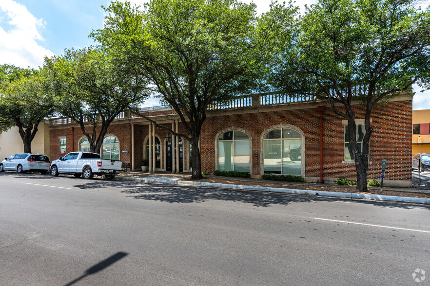 Primary Photo Of 1008 Macon St, Fort Worth Office For Lease