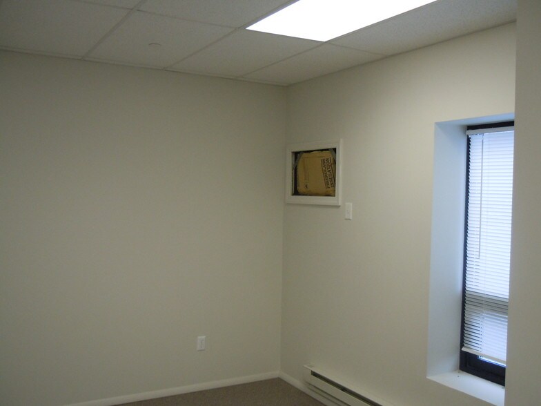 More Photos Of 1600 N Ocean Ave, Holtsville Warehouse For Lease