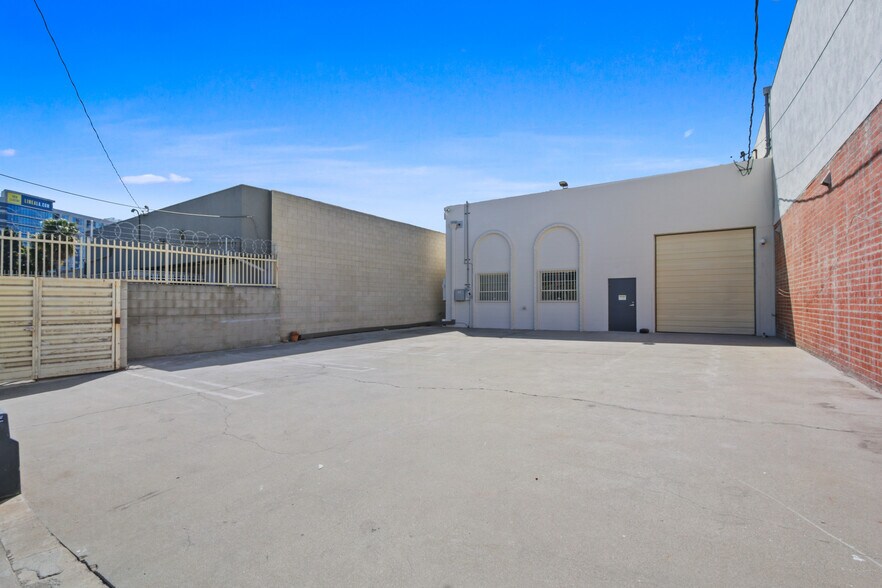 More Photos Of , Los Angeles Unknown For Sale