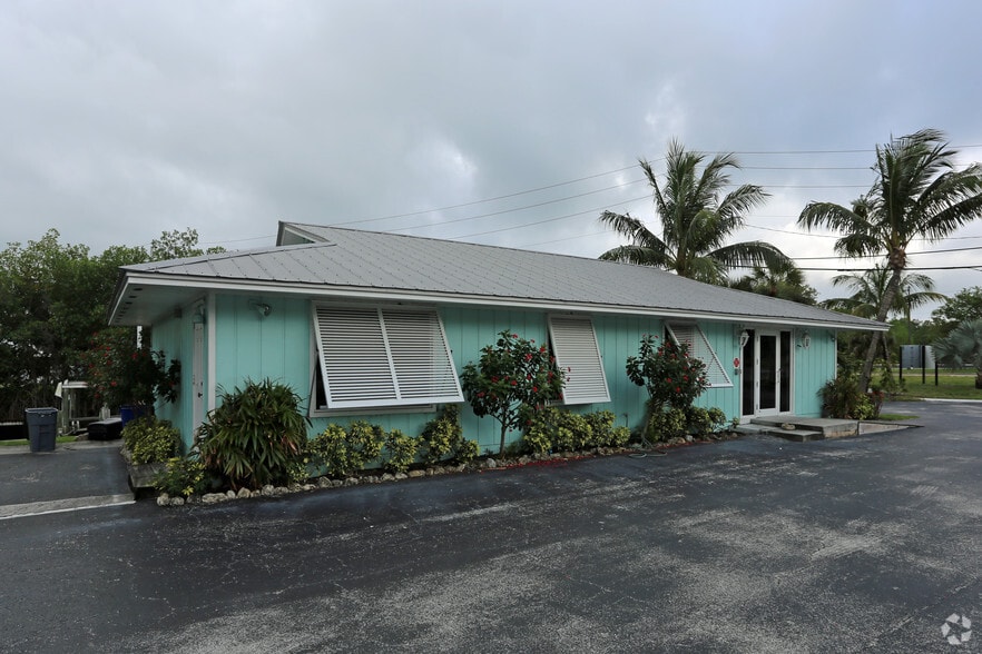More Photos Of 4575 SE Dixie Hwy, Stuart Office For Sale