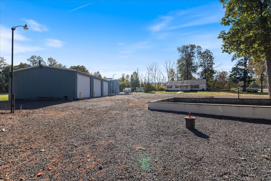 More Photos Of 563 Deep Run Rd, Perkasie Contractor Storage Yard For Sale