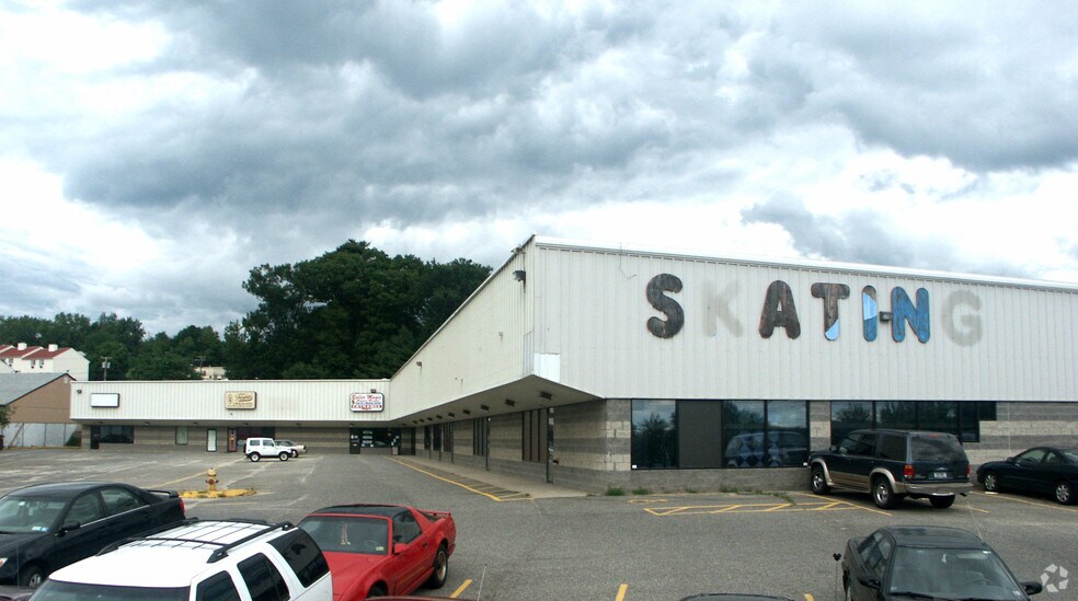 More Photos Of 771 Lakewood Rd, Waterbury Freestanding For Sale