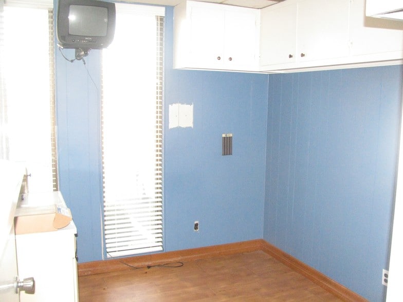 More Photos Of 1615 Precinct Line Rd, Hurst Office For Lease