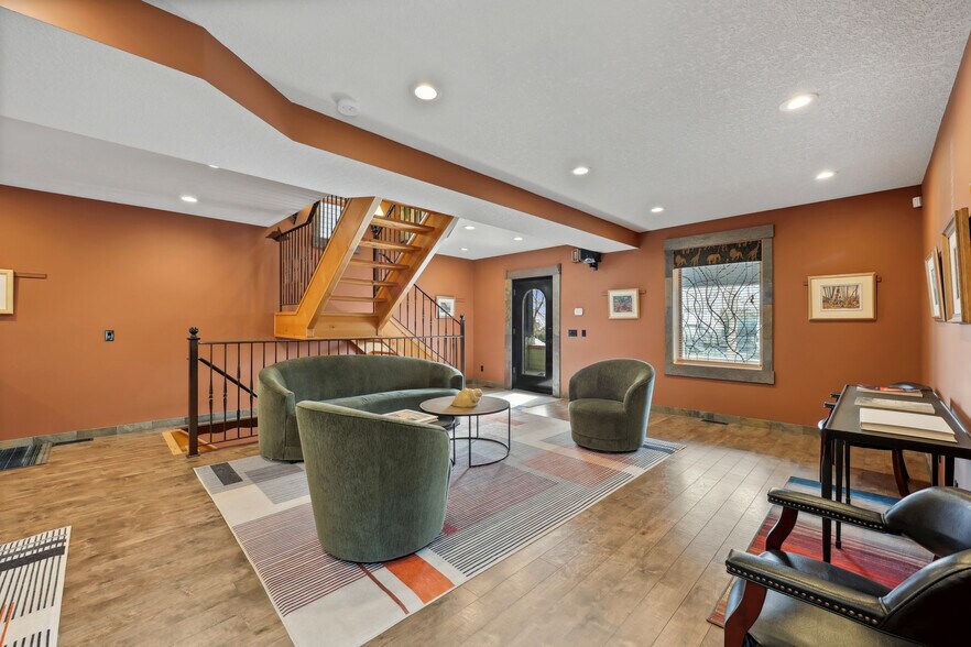 More Photos Of 1220 10 Av SE, Calgary Office For Sale