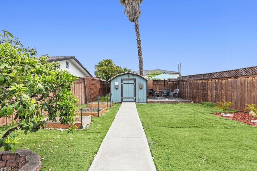 More Photos Of 4837 Castle Ave, San Diego Apartments For Sale