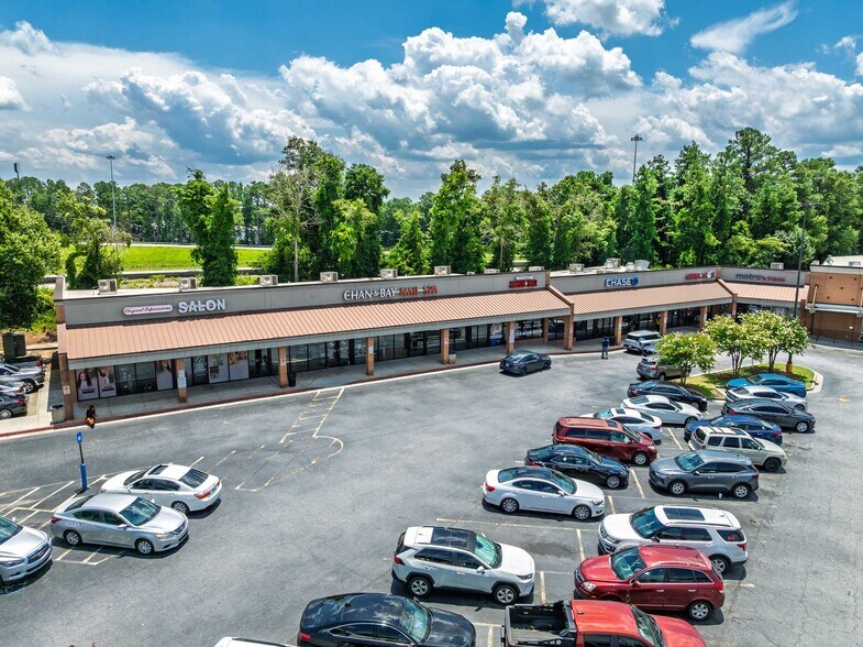 More Photos Of 4550 Jonesboro Rd, Union City Freestanding For Lease
