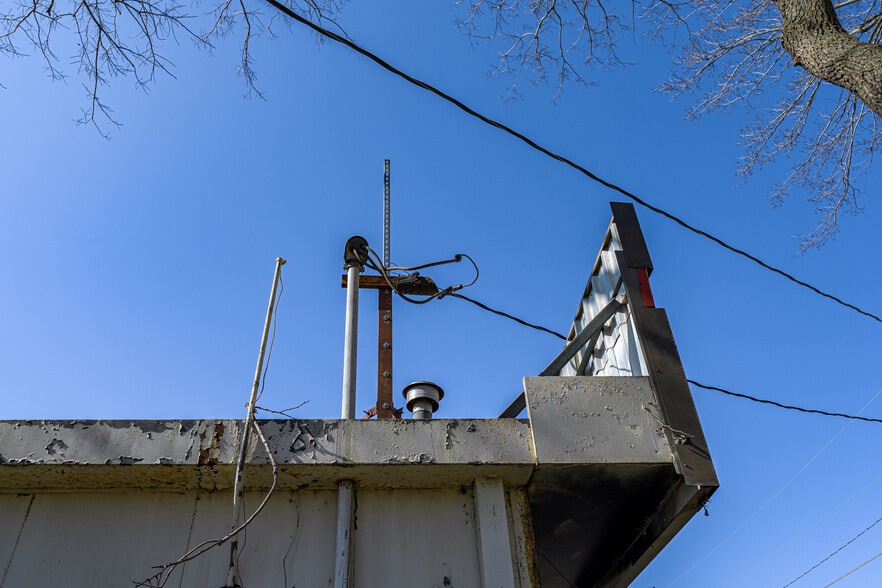 More Photos Of 1320 S Austin Ave, Denison General Retail For Sale