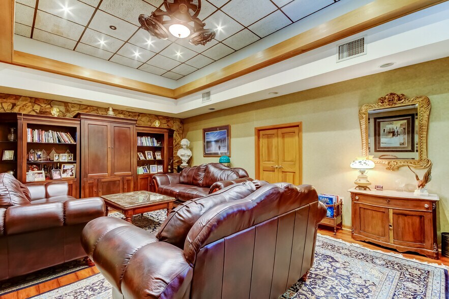 More Photos Of 6500-6514 Central Ave, Saint Petersburg Office For Sale