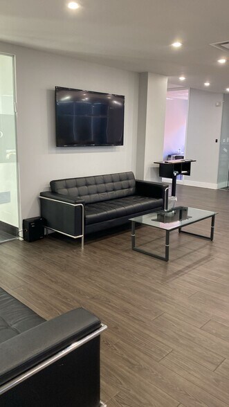 More Photos Of 6232 N Pulaski Rd, Chicago Office For Sale