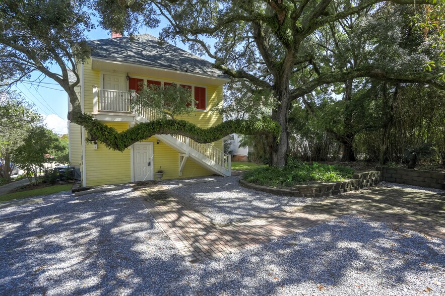 More Photos Of 921 N Palafox St, Pensacola Office For Sale