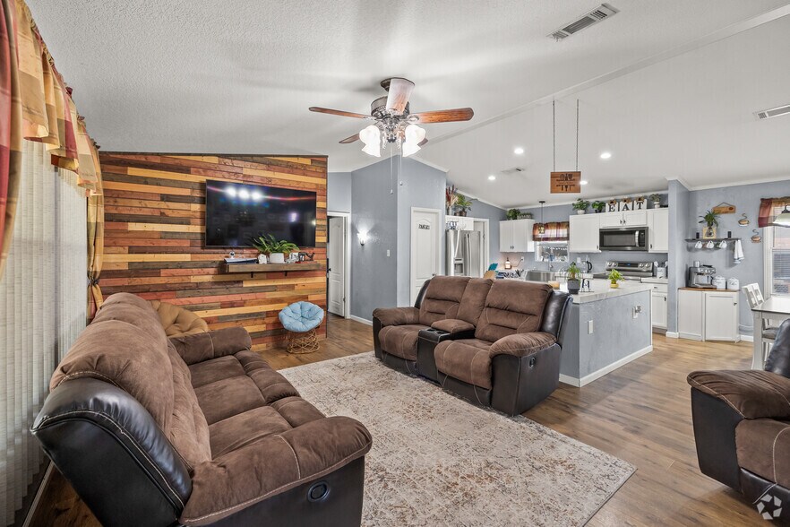 More Photos Of 6212 FM 933, Blum Warehouse For Sale