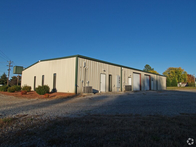 More Photos Of 109 Highway 52 E, Portland Convenience Store For Lease