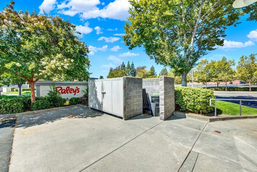 More Photos Of 3338 N Texas St, Fairfield Freestanding For Sale