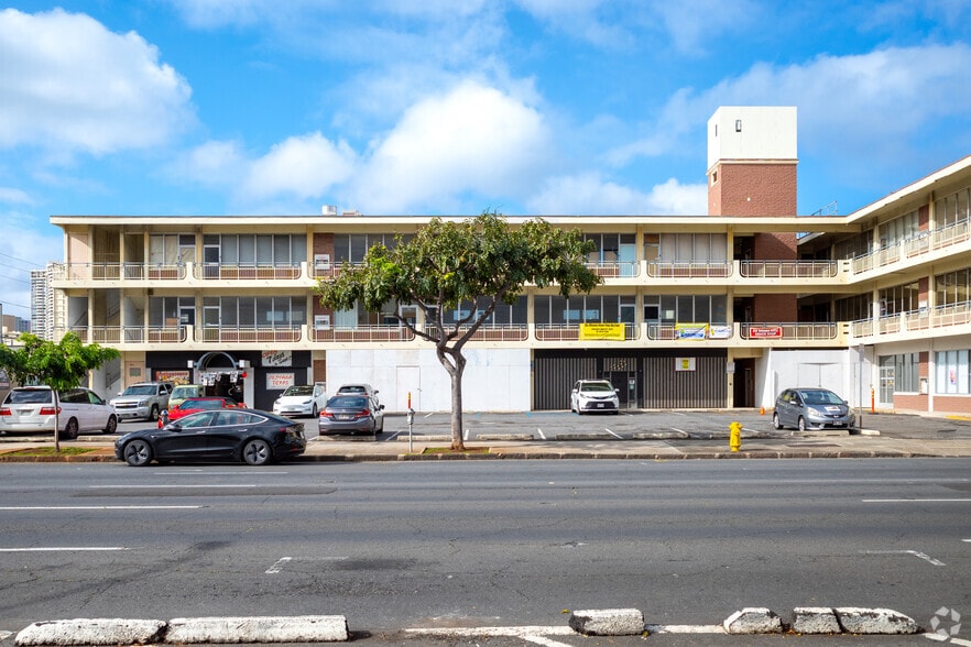 More Photos Of 2065 S King St, Honolulu Storefront Retail Office For Lease