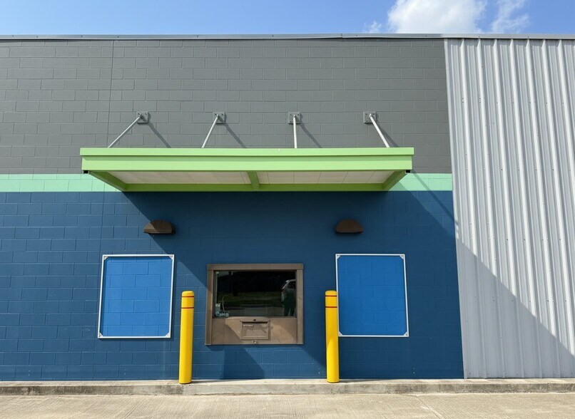 More Photos Of 1514 Sampson St, Westlake Freestanding For Sale