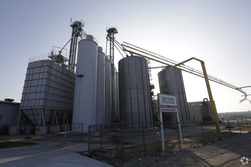 More Photos Of 201 S Cactus Ave, Rialto Manufacturing For Sale
