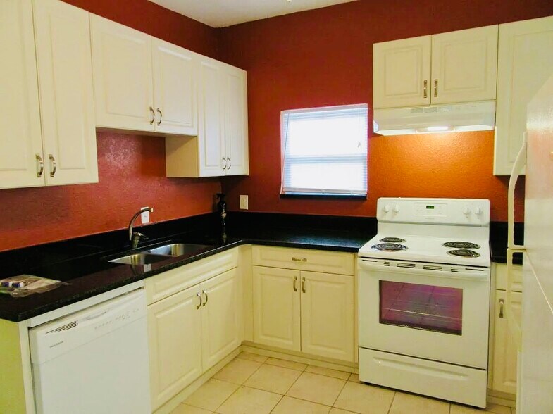 More Photos Of 2111 W North B St, Tampa Specialty For Sale