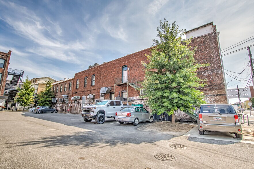 More Photos Of 215 10th St, Augusta General Retail For Sale