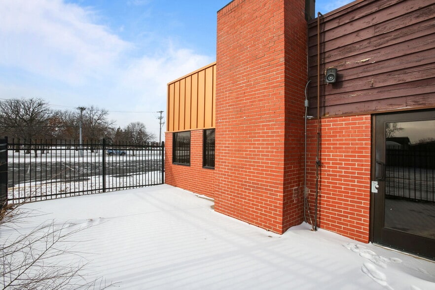 More Photos Of 8432 Noble Ave, Minneapolis Bar For Sale