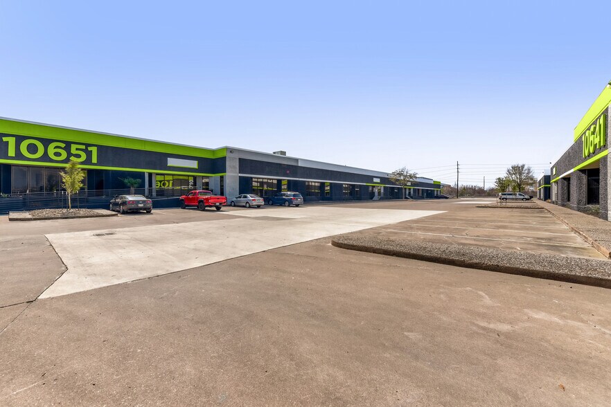 More Photos Of 10631 Harwin Dr, Houston Unknown For Lease