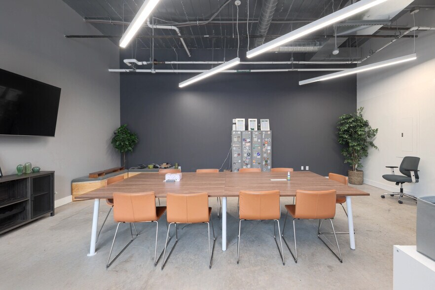 More Photos Of 1800 E 4th St, Austin Apartments For Sale