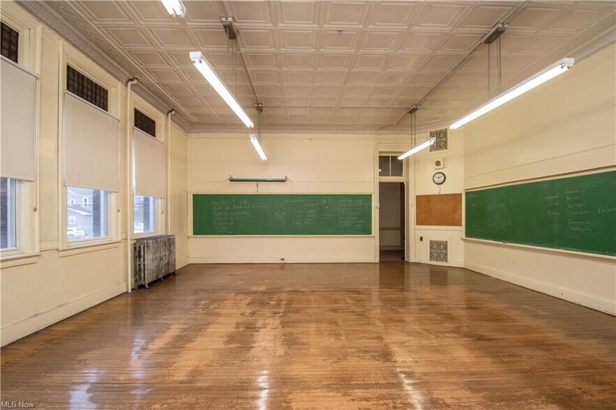 More Photos Of 335 W 5th St, East Liverpool Religious Facility For Sale