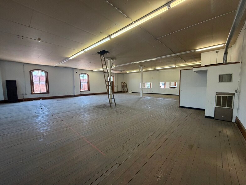 More Photos Of 1705 Washington St, Blair Storefront Retail Office For Sale