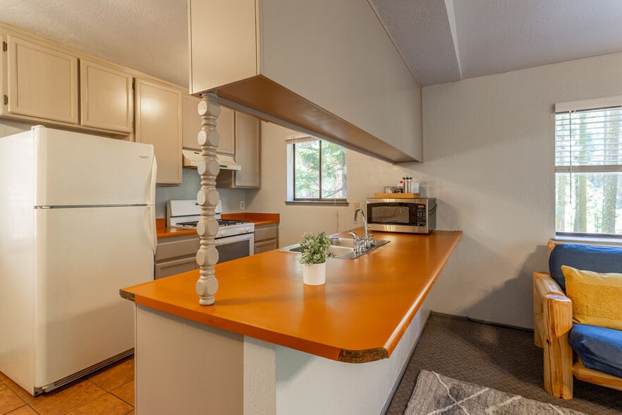 More Photos Of 500 Dodge Ridge Rd, Pinecrest Hotel For Sale