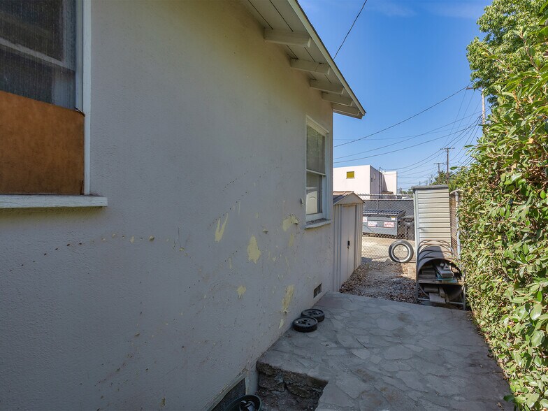 More Photos Of 1817 W Burbank Blvd, Burbank Daycare Center For Sale