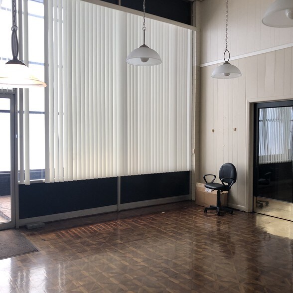 More Photos Of 315 Cassell St, Winston-Salem Distribution For Lease